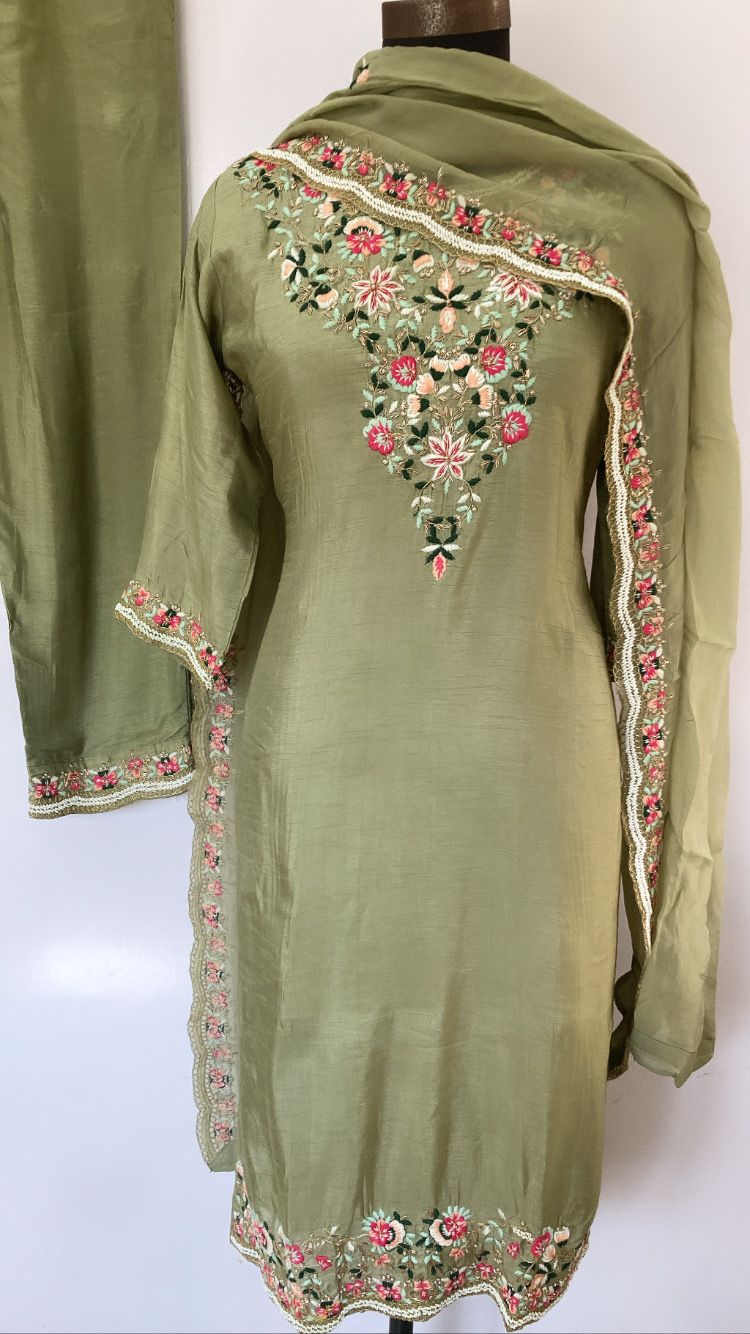 Dola Silk Full Set with Neck Line Embroidery